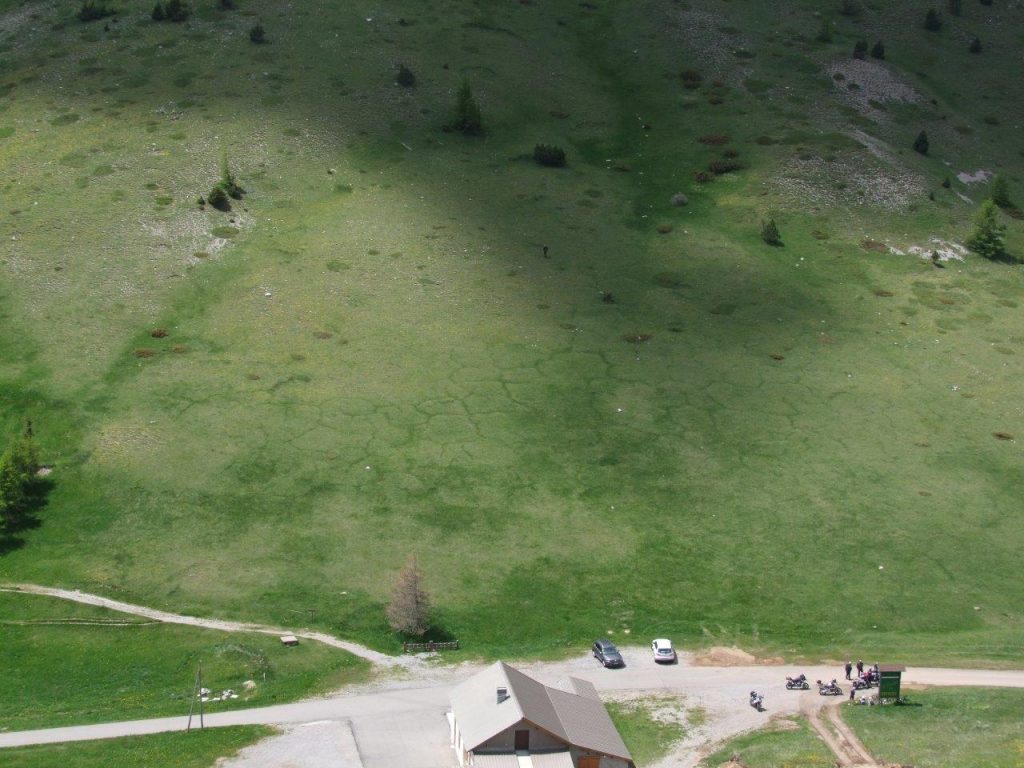 photo aérienne des sols polygonaux du col du Noyer